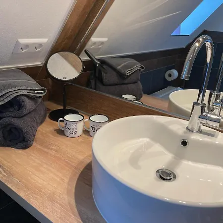 Apartment Fewo Am Fusse Der Landeskrone Mit Sauna 3og *